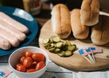 Alimentos que los perros pueden comer y cuáles debes evitar siempre